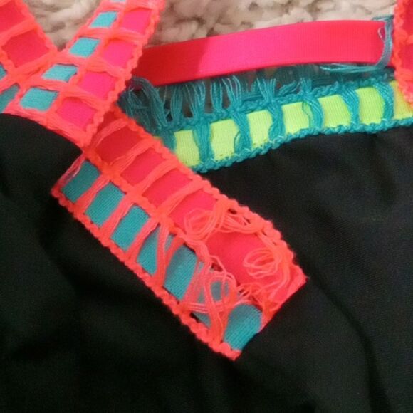 Beach Lingo Embroidered Trim Cutout 1 piece Swimsuit Size 10 NWT - Picture 5 of 6